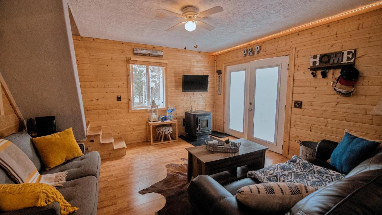 Charming Blue Farmhouse Cabin Duck Creek Village Esterno foto