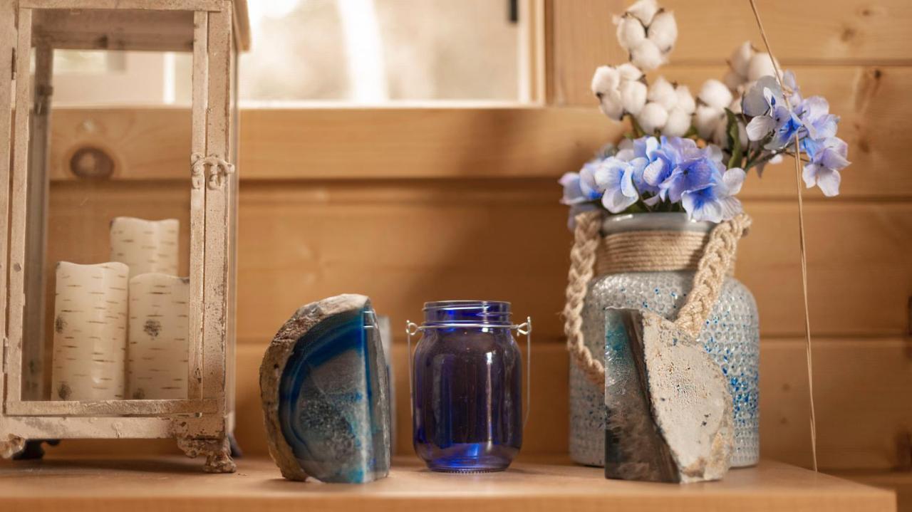 Charming Blue Farmhouse Cabin Duck Creek Village Esterno foto